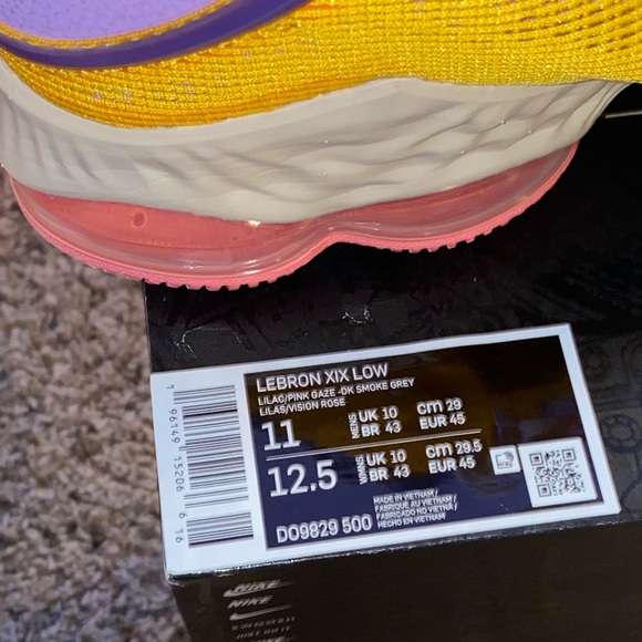 Lebron XIX Low Men’s Sz 11 US  DO9829 500 New w box Lilac/Pink Gaze/Smoke Grey - Picture 5 of 8